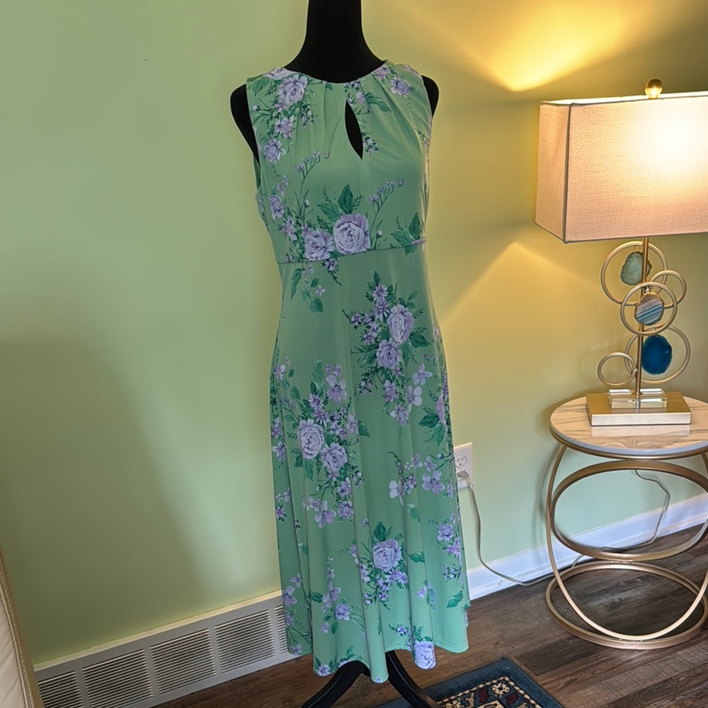 London Times Green Floral Sleeveless Sheath Dress